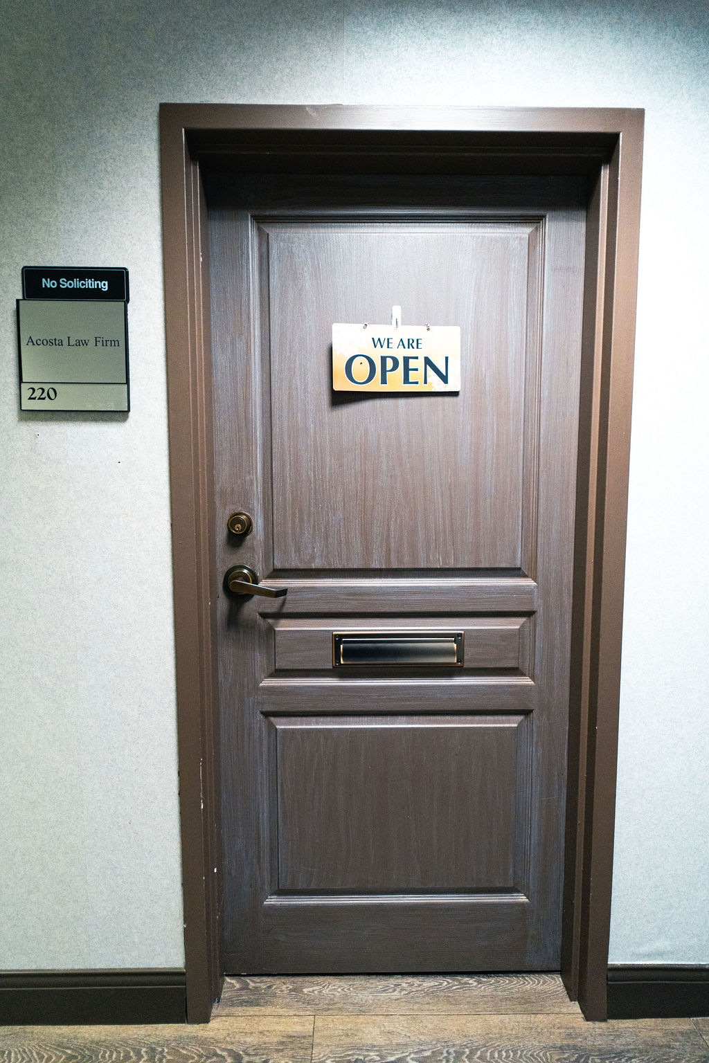 Entrada de la oficina de Acosta Law Firm